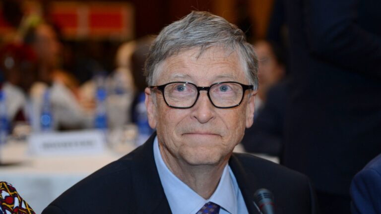 Bill Gates fue ordenado a dejar de enviar correos electronicos coquetos a una empleada en 2008.