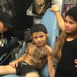 El tatuador que hace sonreír a los niños enfermos