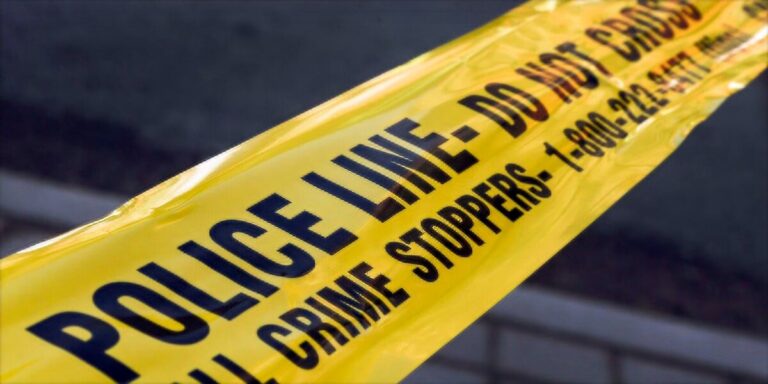 Las autoridades arrestan a un padre de Florida cuyo hijo descubrio un arma escondida en la mochila Paw Patrol y la uso para matar a su madre