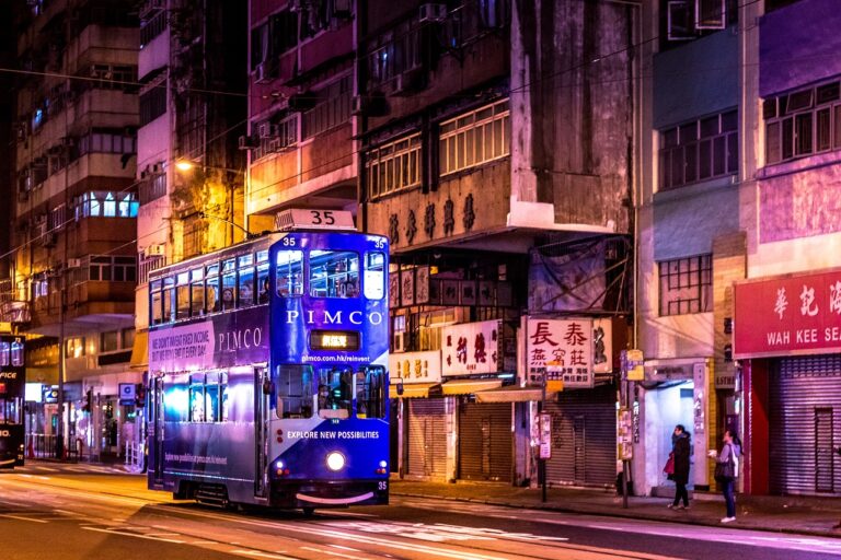 Un autobús turístico de Hong Kong es el remedio para los insomnes