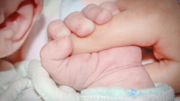 Un niño prematuro nace con una cola humana larga: un extraño caso