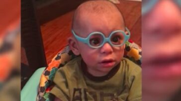 bebe usa gafas por primera vez 1