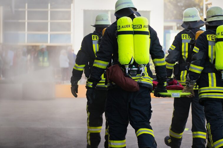 Un bombero encuentra el cuerpo de su hija entre las víctimas de un accidente