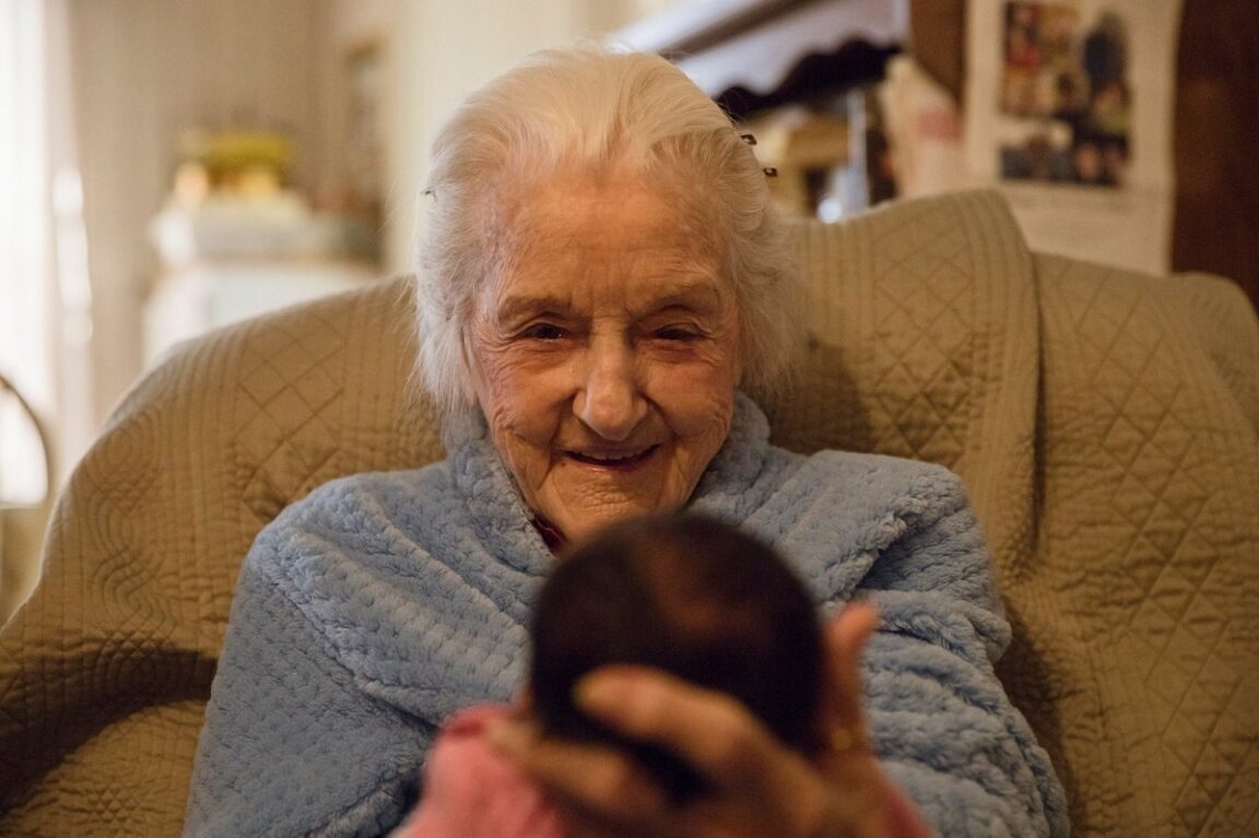 Una bisabuela de 92 años tiene pocas semanas de vida: se desvanecen los pronósticos para conocer a su tocaya