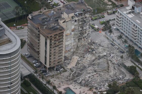 La construcción de un edificio de lujo desencadenó el derrumbe de un condominio en Florida que mató a 98 personas