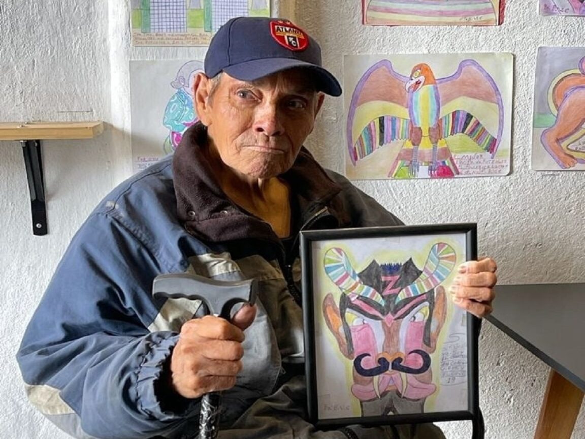 Abuelito vendía sus dibujos en la calle para sobrevivir, tuvo su primera exposición y su arte será reconocido