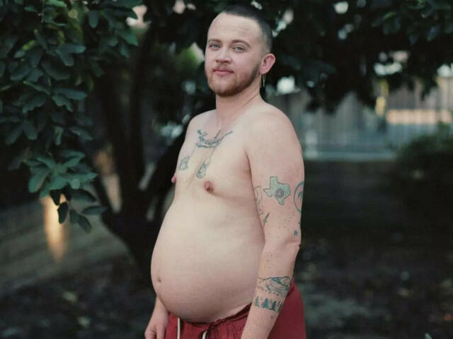 hombre trans embarazado