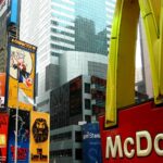 Trabajadores de McDonald’s convocan a huelga masiva por acoso y agresión sexual