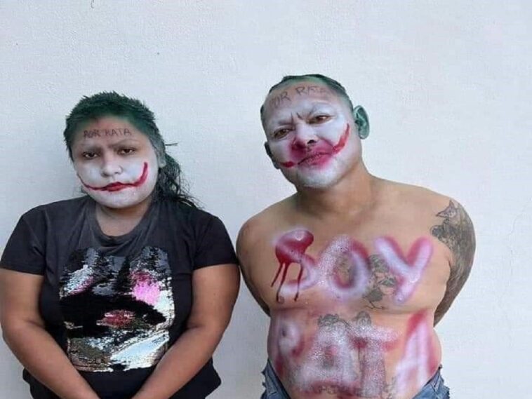 Oaxaca: ladrones disfrazados de ‘Joker’ y ‘Harley Quinn’ detenidos y amarrados a un poste