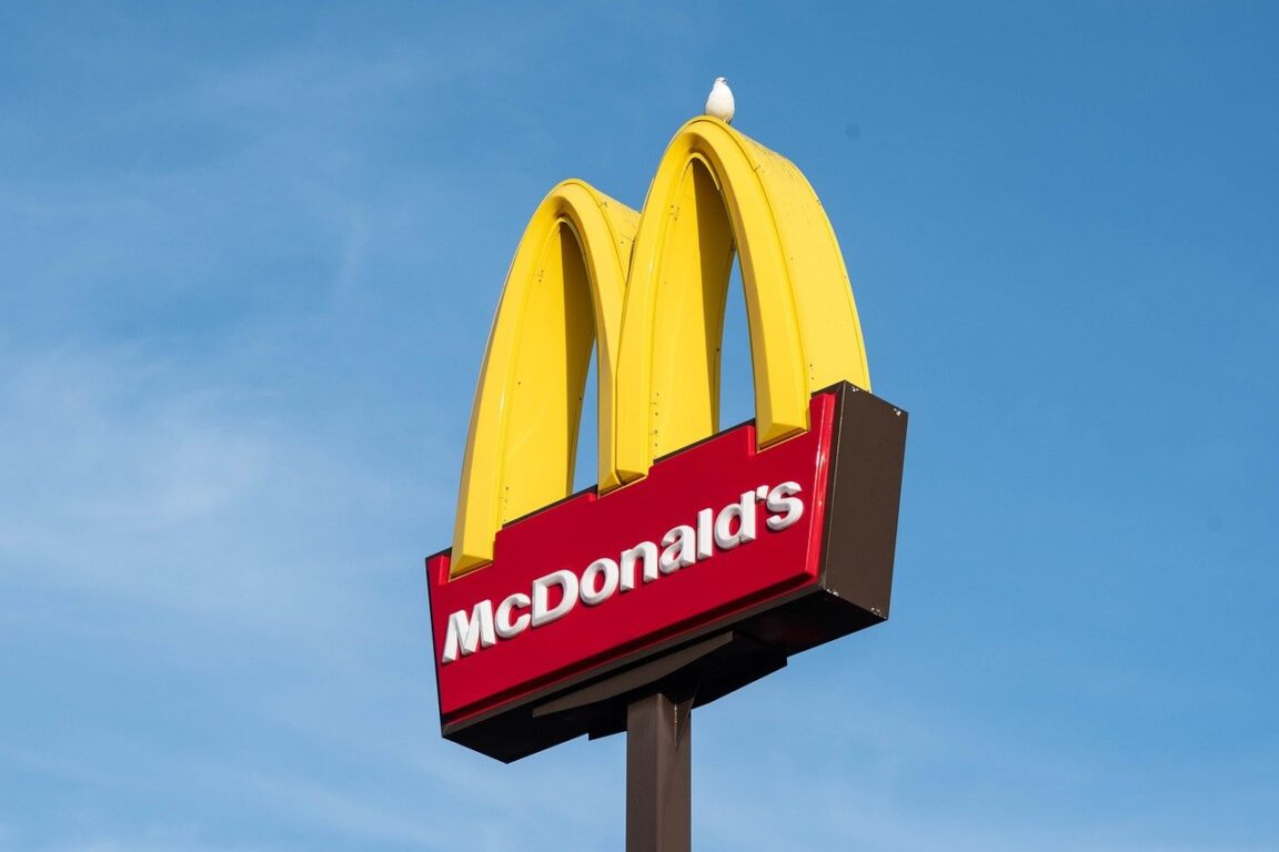 Una empleada de McDonald’s comparte en redes un pedido de 6.400 artículos que asciende a 7.400 dólares