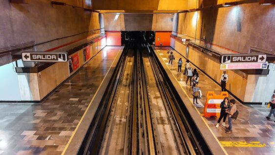 Una mujer protagoniza un ‘exorcismo’ en el metro de la Ciudad de México