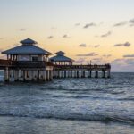 Una gran caja de metal oxidada llega a las playas de Florida y despierta confusión