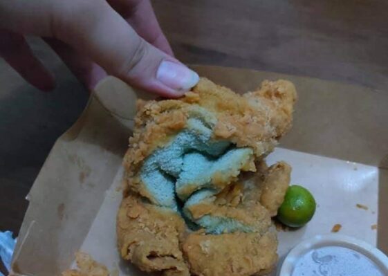 Video viral: mujer pide pollo y en su lugar recibe una toalla frita