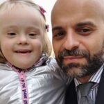 un hombre explica por que adopto a su hija con sindrome de down