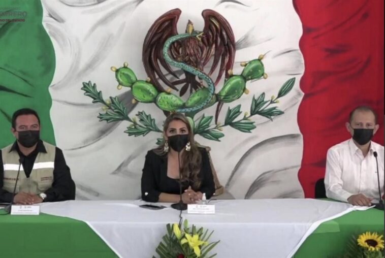 La Gobernadora Evelyn Salgado en polémica por modificar la bandera de México