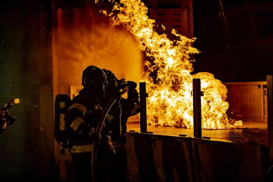 Una mujer incendia el almacén de petróleo donde trabaja porque su jefe le provoca «mucho estrés»