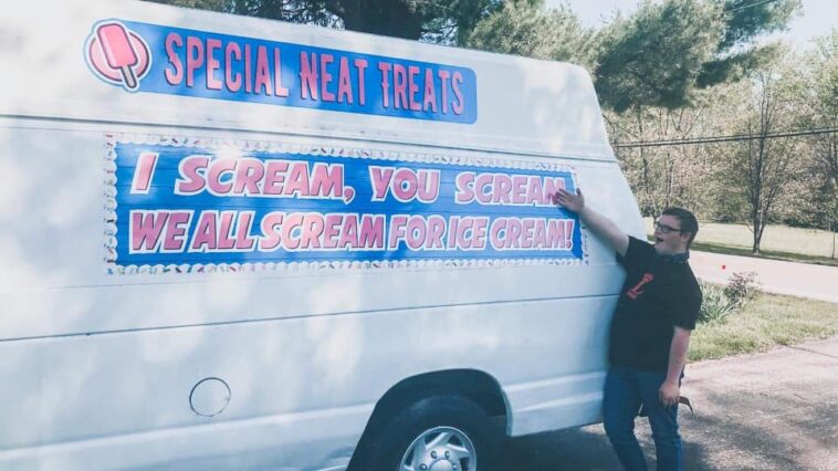 Un padre compra un camión de helados para que sus hijos con síndrome de Down puedan trabajar juntos