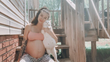 gata y mujer embarazada