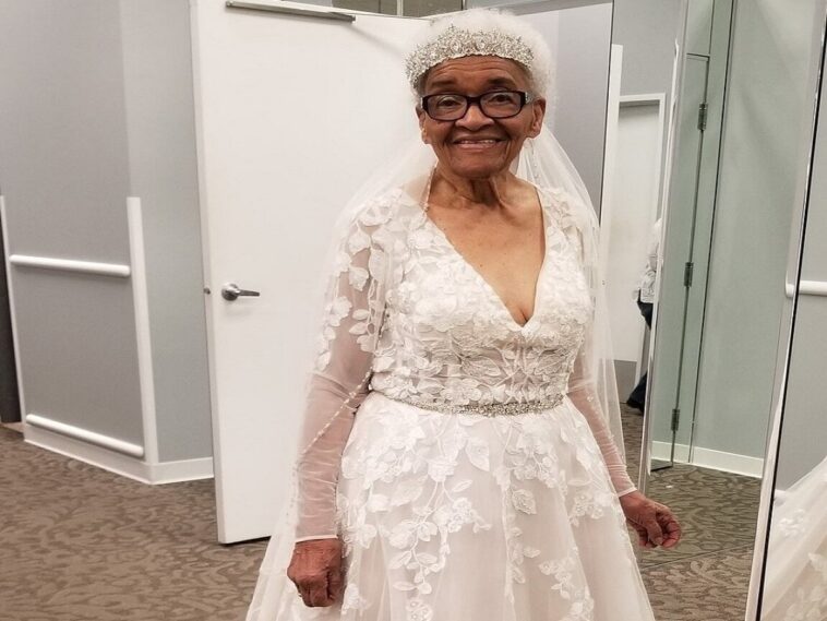 A una abuela se le prohibió probarse el vestido de novia de sus sueños cuando era joven, por fin puede hacerlo a los 94 años