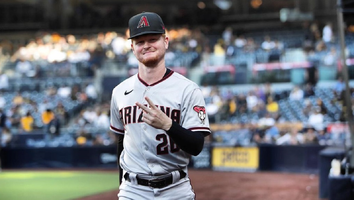 Pavin Smith utiliza el primer cheque de su vida para pagar toda la hipoteca de la casa de sus padres