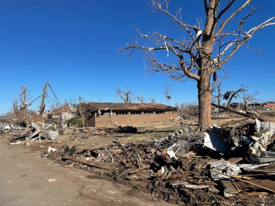 «No quería que sufriera más», dice un padre al retirar el soporte vital a su hija de dos meses tras los tornados