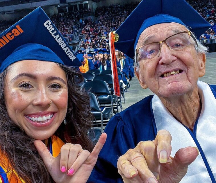 Un abuelo de 87 años se gradúa con su nieta de una universidad en Estados Unidos