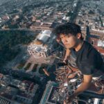 YouTuber mexicano es viral por escalar la antena de la Torre Latinoamericana de la Ciudad de México