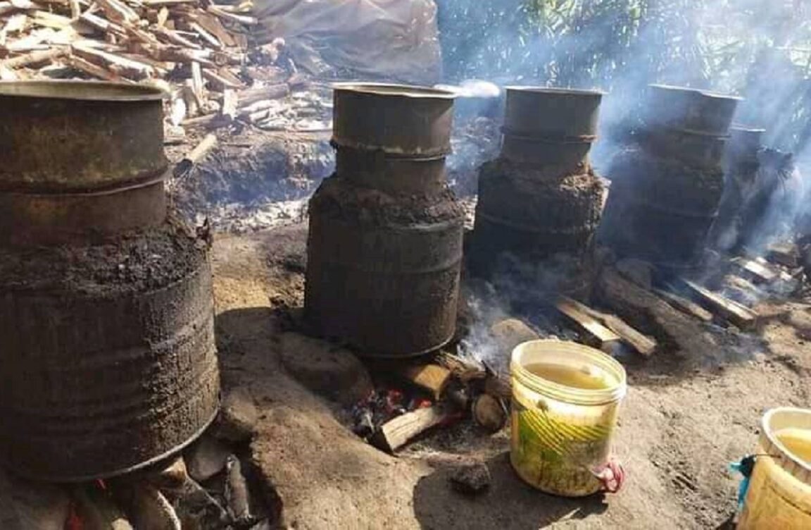 Changaa, la bebida alcohólica de Kenia que envenena y causa ceguera