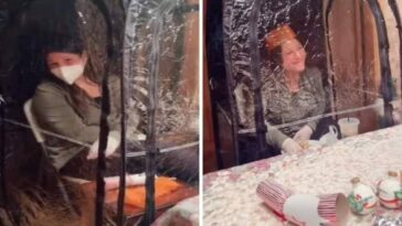 Una familia mete a su hermana positiva para Covid en una tienda de campaña de burbujas para que pueda participar en la cena de Navidad