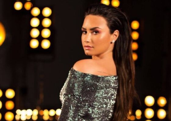 Demi Lovato da una serenata a un fantasma traumatizado por el sexismo: «La ovación más wow que he tenido»