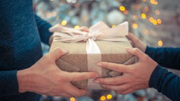Un streamer de éxito paga la hipoteca de sus padres como regalo de Navidad