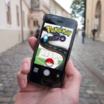 Los policías ignoran el robo porque estaban ocupados buscando personajes de Pokemon, despedidos