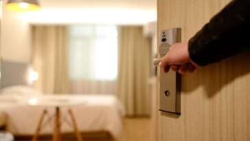 Una adolescente revela el truco que le ayudó a burlar a los intrusos del hotel en el que se hospedaba
