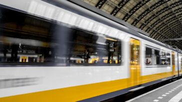 estación de metro de Bruselas, atentan lanzado mujer a vías