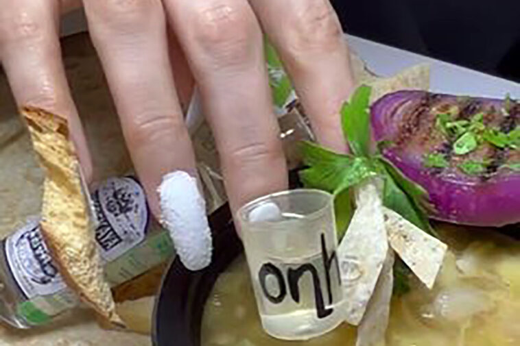 manicura con comida