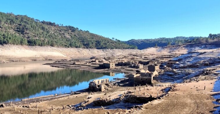 Un «pueblo fantasma” resurge a causa de la sequía tras 30 años sumergido