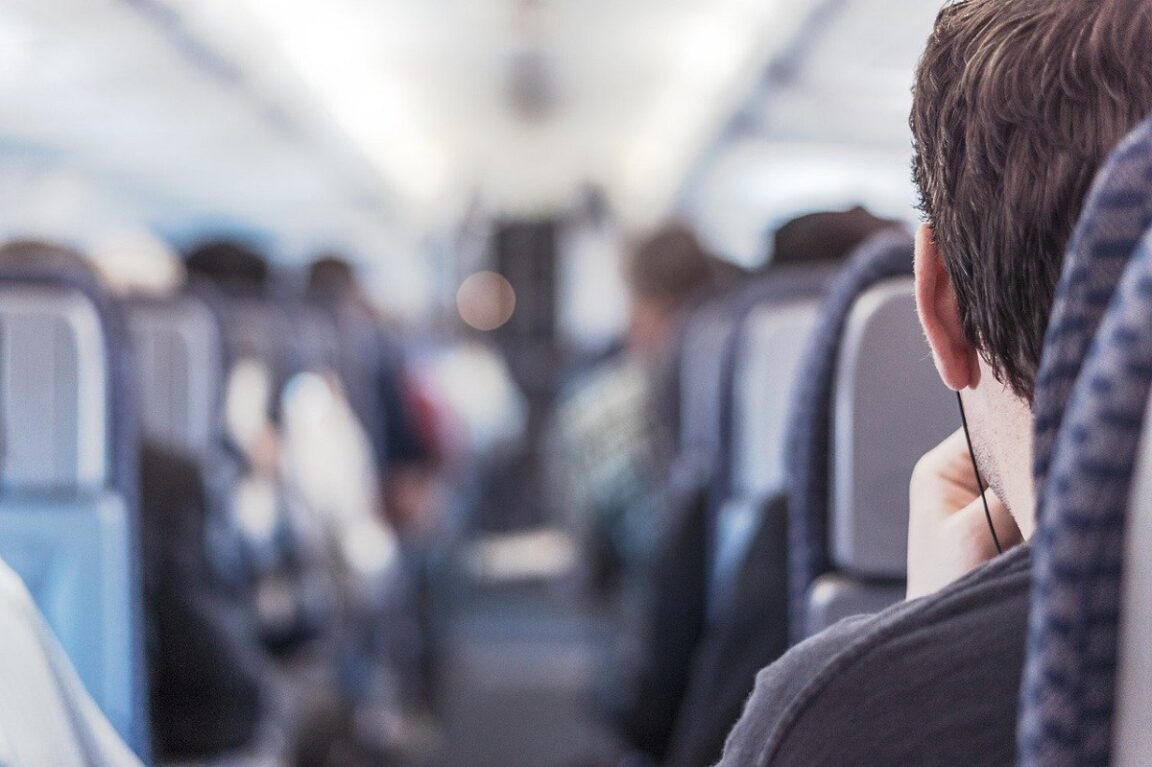 Pasajero británico arrestado bajo sospecha de violar a una mujer en clase ejecutiva en un vuelo de EE. UU. a Heathrow