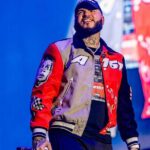 Farruko llora y da un emotivo mensaje tras recibir reconocimiento en los Premios Lo Nuestro 2022