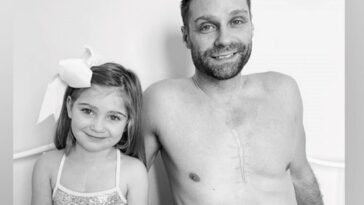 El padre se tatúa la cicatriz de la operación de corazón de su hija de 4 años para que no se sienta sola