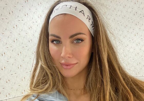 «Soy modelo pero los haters me avergüenzan por mi barriga. He dado a luz tres veces en cinco años»: Katherine Webb-McCaron