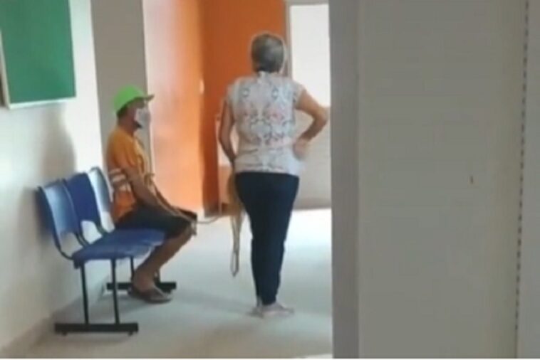 Vídeo: Mujer lleva atado a su esposo para que le pongan la vacuna contra el covid-19