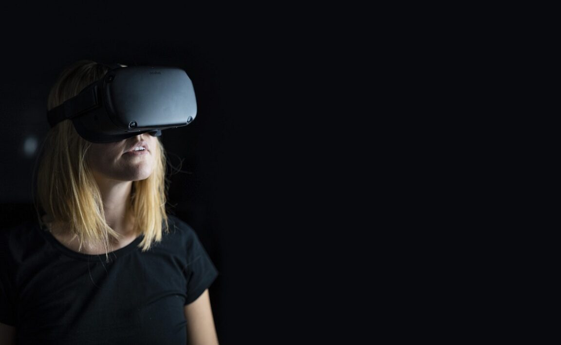 mujer realidad virtual