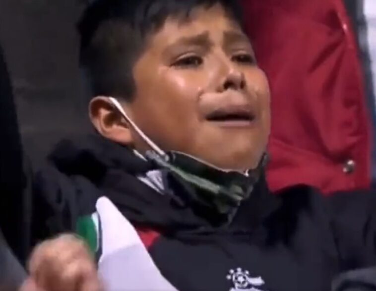 “Se busca” pequeño hincha que conmocionó al club mexicano de fútbol Puebla, tras su emoción y lágrimas por el empate