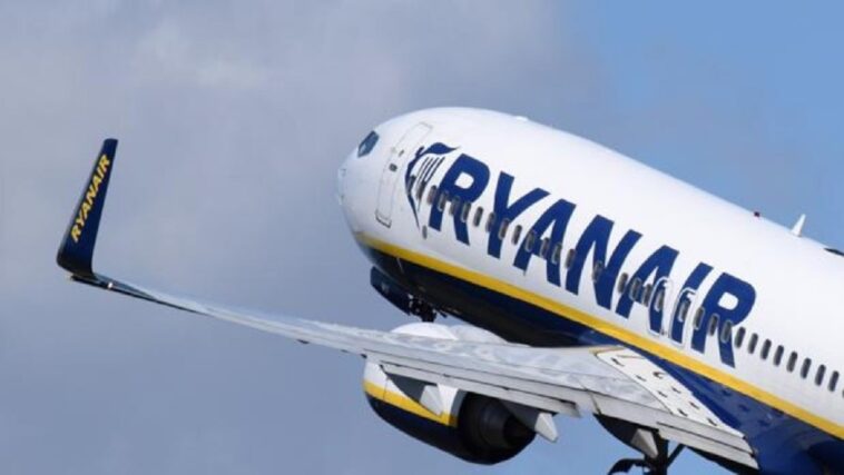 Ryanair deja a una madre embarazada y a su familia varados en un país equivocado