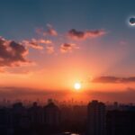 Eclipse solar parcial visto desde Aries con cielo sereno